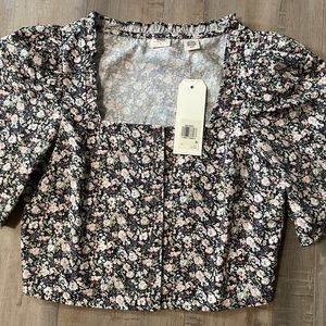 🆕NWT- LEVI’S FLORAL CROP TOP. BRAND NEW WITH TAGS. (Best offer$)